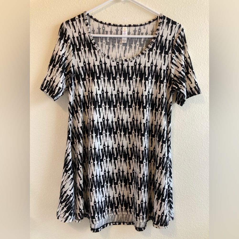 LuLaRoe Disney Perfect T in Black and White Castle Print Size XXS